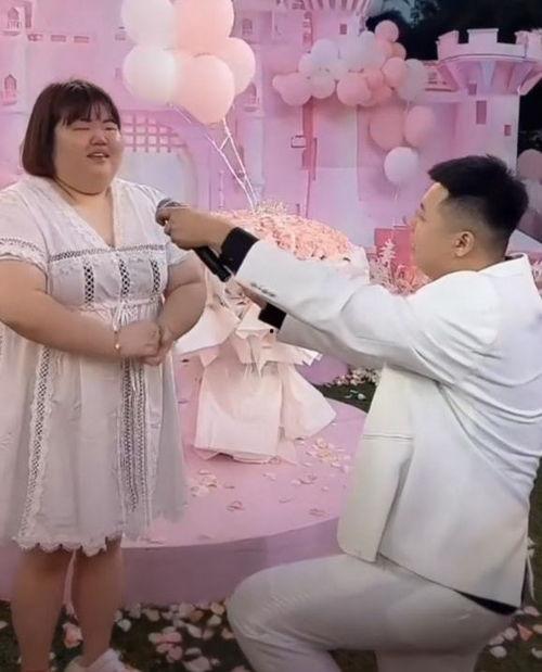 网红被求婚,浪漫求婚现场，爱情绽放全网